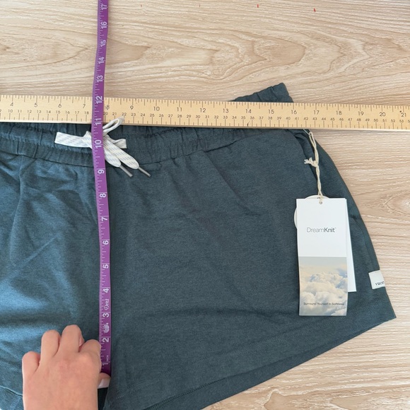 Vuori Large NEW Halo Performance Shorts Stone Heather - Picture 6 of 7